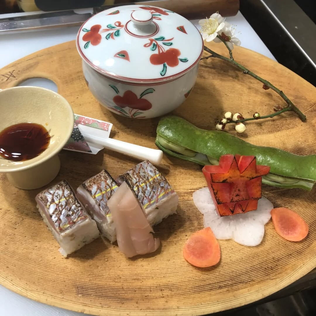 イトヨリの押し寿司と茶碗蒸しとそら豆でした