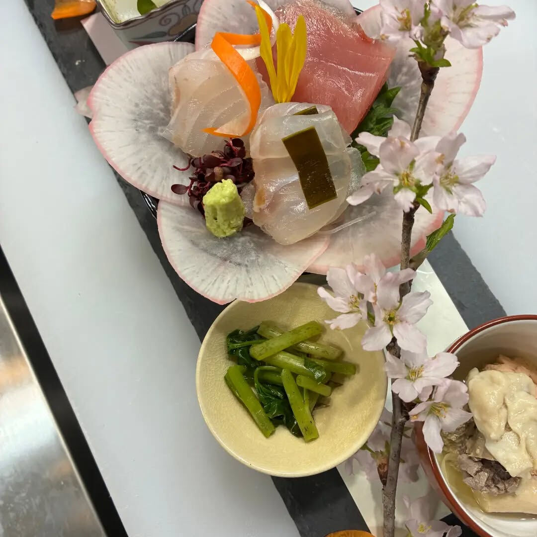 大根で桜の花びらの飾り妻を作りました